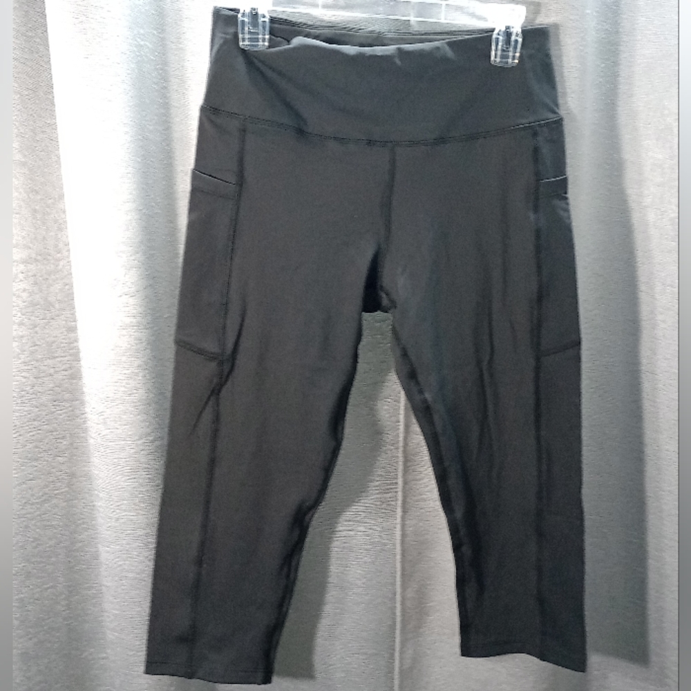 New Black Capri Leggings